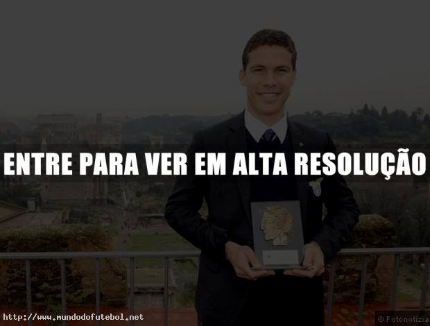 Hernanes mostra o seu Prêmio