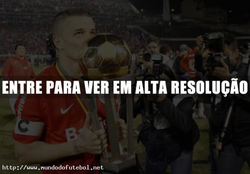 D'Alessandro com a taça do campeonato gaúcho